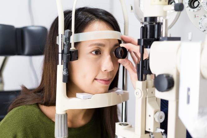 woman getting an eye test